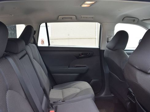 Used 2025 Toyota Highlander LE FWD image 24