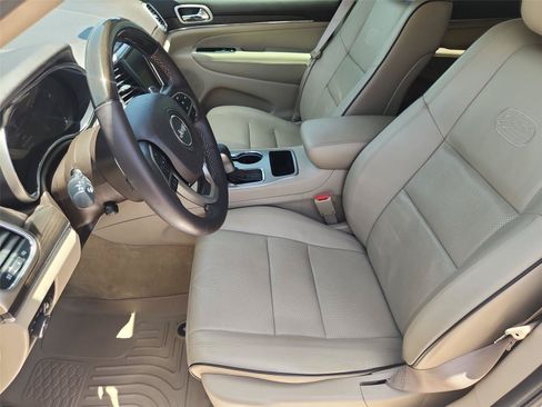 Used 2017 Jeep Grand Cherokee Overland RWD image 19
