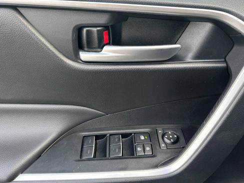 Used 2025 Toyota RAV4 XLE FWD image 13