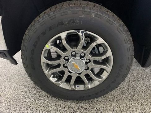 New 2026 Chevrolet Silverado 3500 LTZ w/ LTZ Premium Package image 17