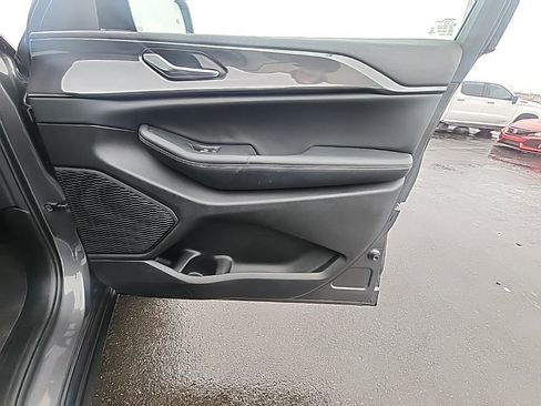 Used 2023 Jeep Grand Cherokee L Laredo image 32