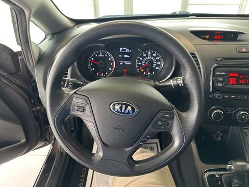 Used 2017 Kia Forte LX image 12