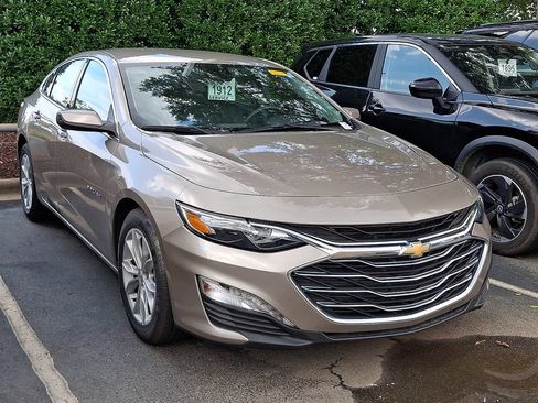 Used 2025 Chevrolet Malibu LT FWD image 2