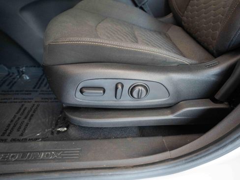 Used 2021 Chevrolet Equinox LT FWD image 12