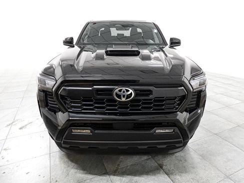 Used 2025 Toyota Tacoma TRD Sport image 2