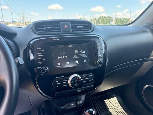 Used 2019 Kia Soul ! FWD image 19