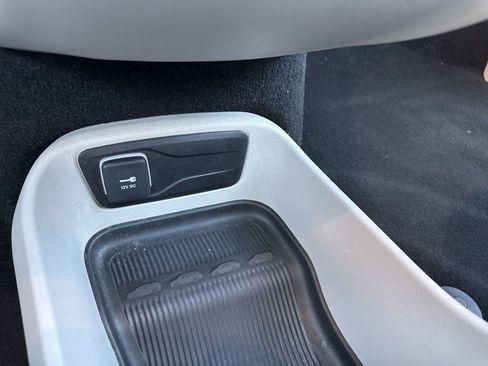 Used 2023 Chrysler Voyager LX FWD image 31