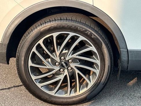 Used 2020 Lincoln Nautilus Reserve AWD/4WD image 12