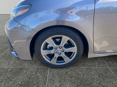 Used 2020 Toyota Sienna SE image 14