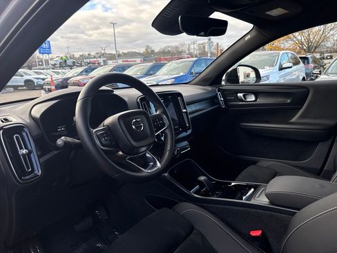 Used 2023 Volvo C40 P8 Recharge Ultimate w/ Protection Package Premier image 15