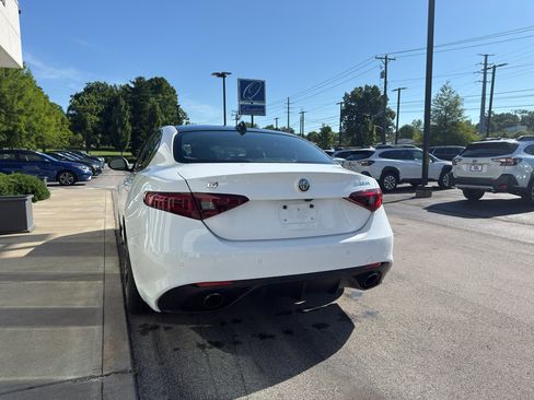Used 2018 Alfa Romeo Giulia Ti Sport w/ Quick Order Package 22S Sport AWD/4WD image 4