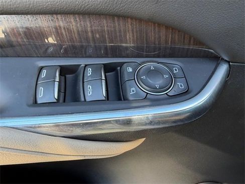 Used 2024 Cadillac XT4 Premium Luxury image 17