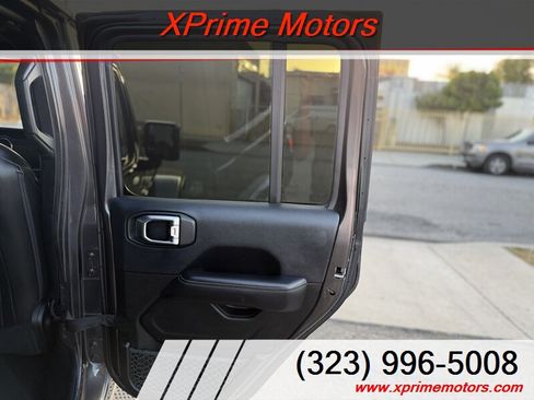 Used 2018 Jeep Wrangler Unlimited Sahara AWD/4WD image 28