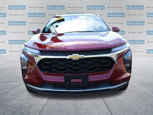 Used 2025 Chevrolet Trax LT w/ LT Convenience Package FWD image 2