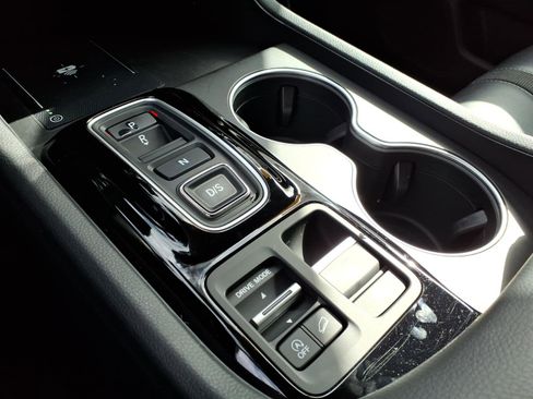 Certified 2024 Honda Pilot Touring image 22