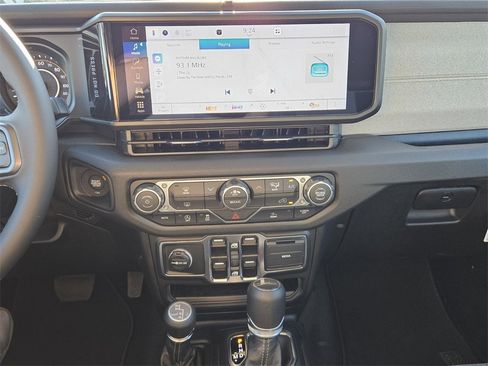 New 2025 Jeep Gladiator Sport image 17