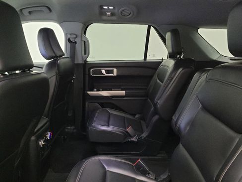 Used 2022 Ford Explorer XLT w/ Equipment Group 202A image 18