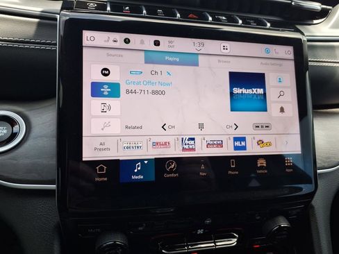 Used 2024 Jeep Grand Cherokee Limited w/ Black Appearance Package image 16