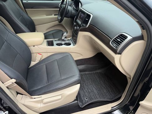 Used 2018 Jeep Grand Cherokee Laredo RWD image 20