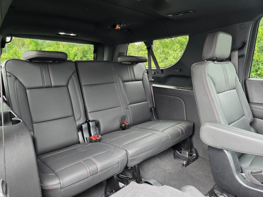 Used 2025 Chevrolet Suburban RST w/ Advanced Technology Package AWD/4WD image 12