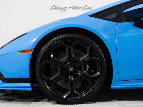 Used 2023 Lamborghini Huracan Tecnica image 3