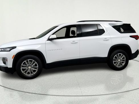 Used 2023 Chevrolet Traverse LT FWD image 2
