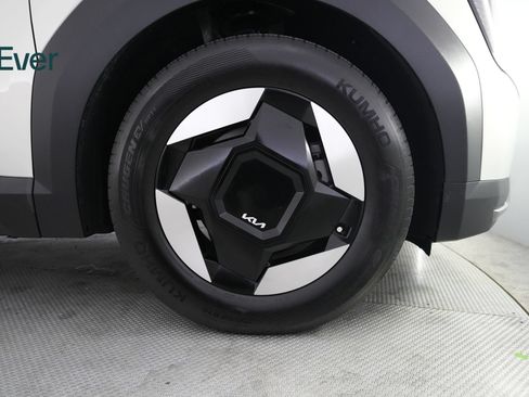 Used 2024 Kia EV9 Light Long Range RWD image 20