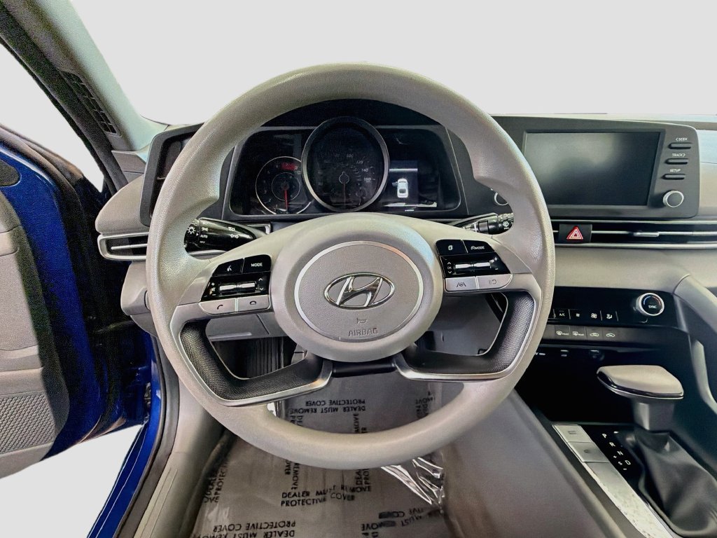 Used 2022 Hyundai Elantra SEL w/ Preferred Accessory Package FWD image 13