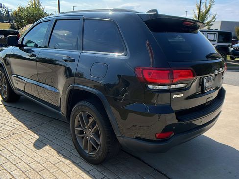 Used 2016 Jeep Grand Cherokee Laredo 75th Anniversary image 10