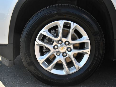 Used 2021 Chevrolet Traverse LS FWD image 12