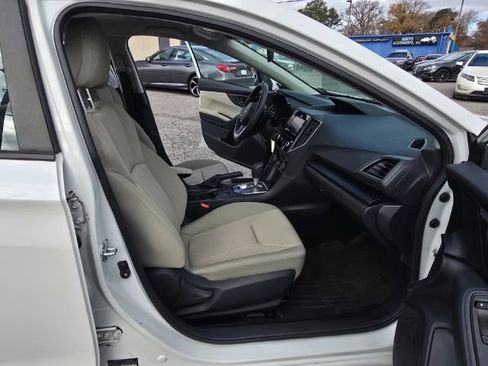 Used 2022 Subaru Impreza 2.0i Premium image 11