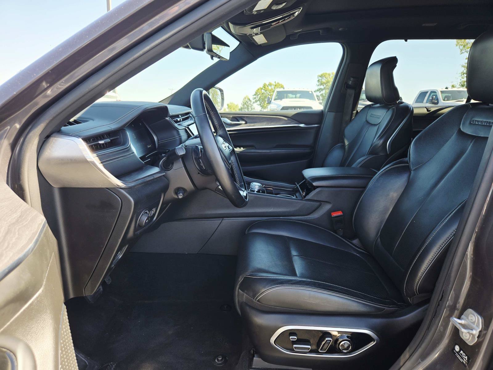 Used 2025 Jeep Grand Cherokee L Overland w/ Advanced Protech Group III AWD/4WD image 13