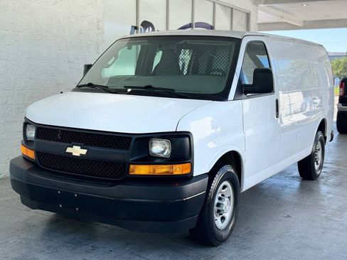 Used 2017 Chevrolet Express 2500 RWD image 8