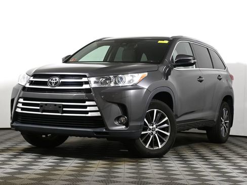 Used 2017 Toyota Highlander XLE AWD/4WD image 1