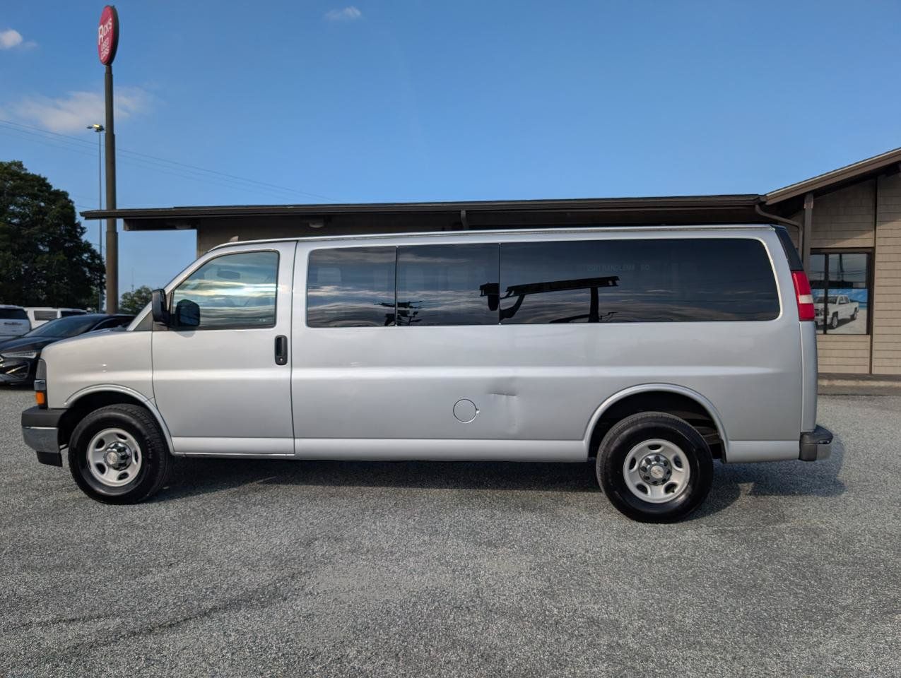 Used 2017 Chevrolet Express 3500 LT w/ LT Preferred Equipment Group RWD image 11