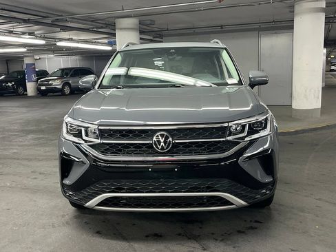 Used 2022 Volkswagen Taos SEL w/ Panoramic Sunroof Package FWD image 32