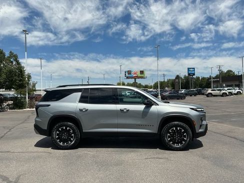 Used 2025 Chevrolet Traverse Z71 AWD/4WD image 2