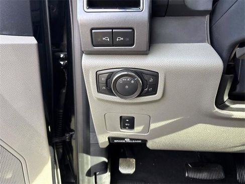 Used 2022 Ford F250 XLT w/ XLT Premium Package image 18