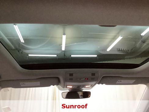 Used 2025 Volkswagen Jetta SE image 28