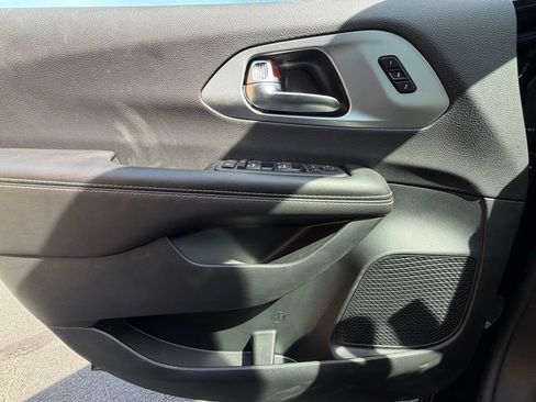 New 2026 Chrysler Pacifica Limited w/ S Appearance Package FWD image 26