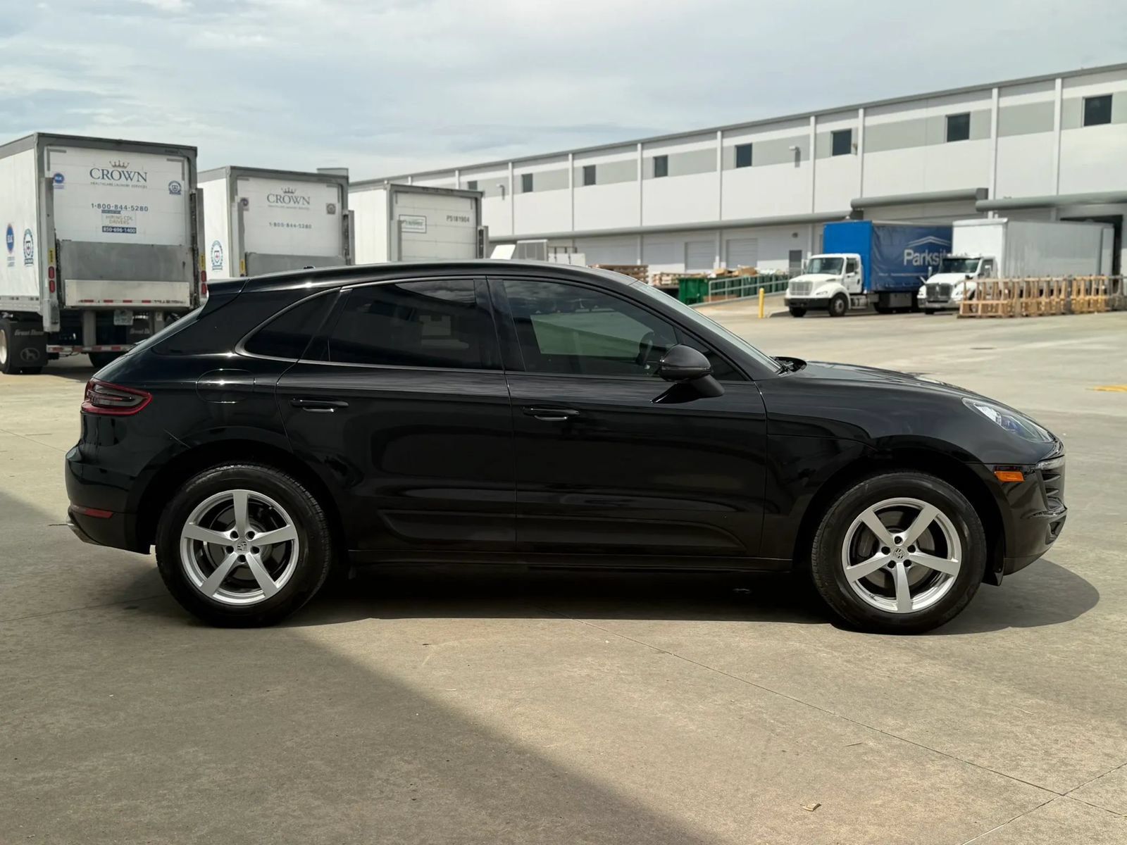 Used 2018 Porsche Macan Sport Edition AWD/4WD image 6