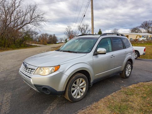 Used 2011 Subaru Forester 2.5X Premium w/ All-Weather Pkg image 7