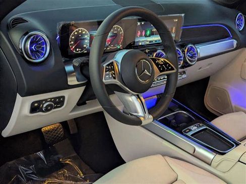 New 2026 Mercedes-Benz GLB 250 image 3