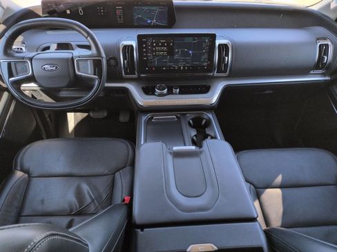 Certified 2025 Ford Expedition Platinum image 18