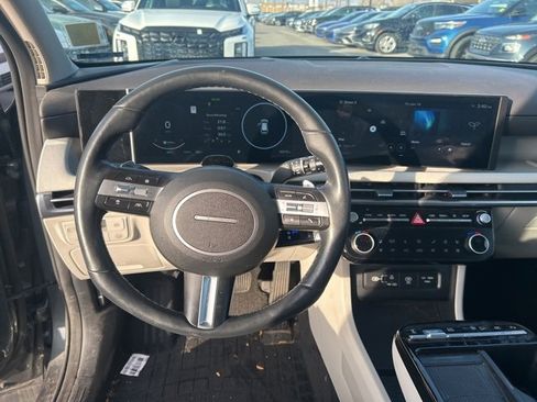 Used 2025 Hyundai Tucson Limited image 13