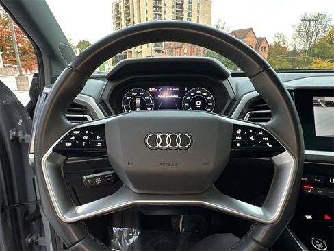 Used 2022 Audi Q4 e-tron Premium Plus w/ Premium Plus image 27