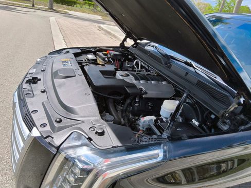 Used 2018 Cadillac Escalade Luxury image 44