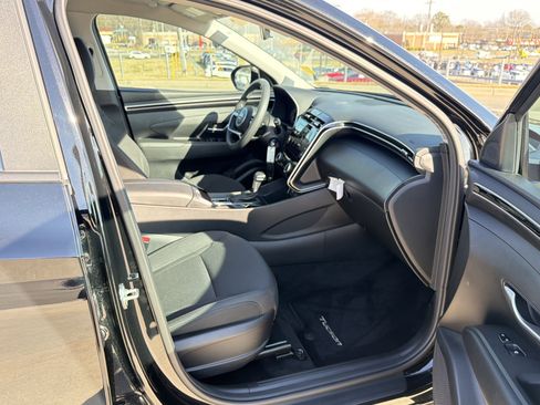 Used 2024 Hyundai Tucson SE image 53