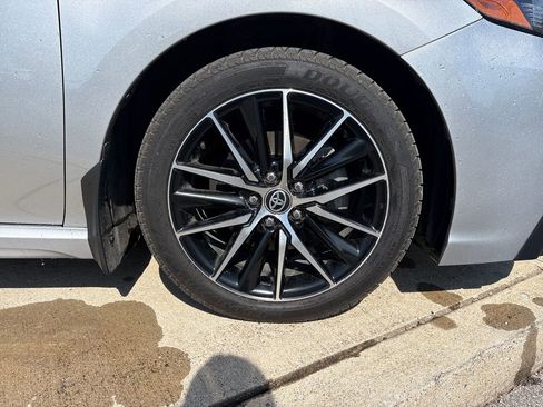 Used 2024 Toyota Camry SE image 12