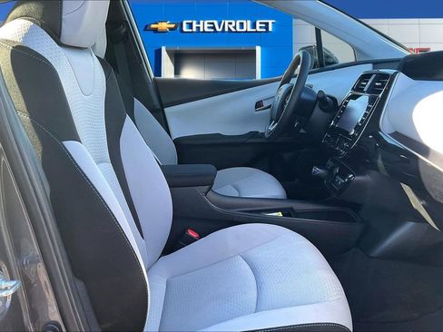 Used 2020 Toyota Prius LE image 28